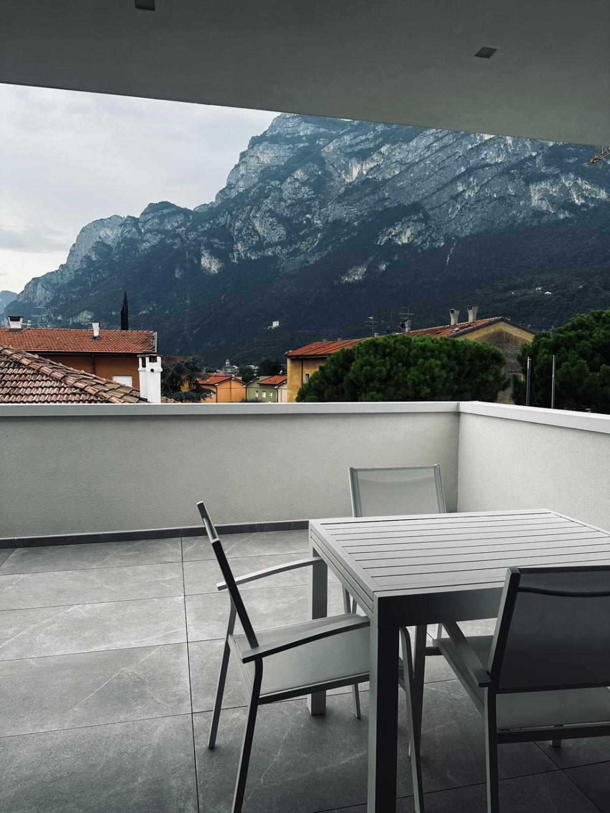 Ad Suite Apartment Riva del Garda Luaran gambar